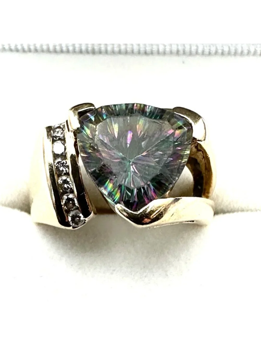 Vintage 14K Gold Diamond & Trillion Mystic Topaz Color Changing Gemstone Ring